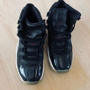 Air Jordan 11 Retro Kids Sneakers Black White Size 6.5Y Patent Leather Classic